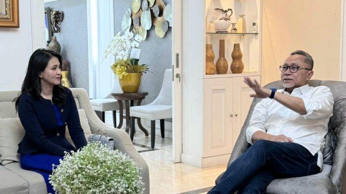 Cagub Maluku Utara Sherly Tjoanda menemui Ketua Partai Amanat Nasional (PAN) Zulkifli Hasan, Senin (2/12/2024)