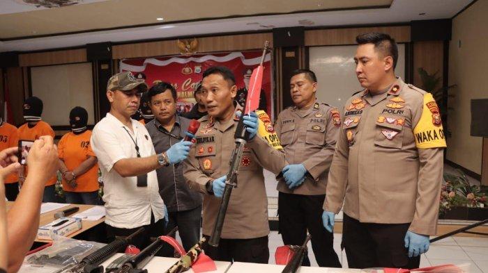HUKUM: Kapolres Halmahera Utara, Maluku Utara, AKBP Moh Zulfikar Iskandar pimpin pengungkapan penyelundupan senjata api secara ilegal lintas negara, Kamis (13/6/2024)