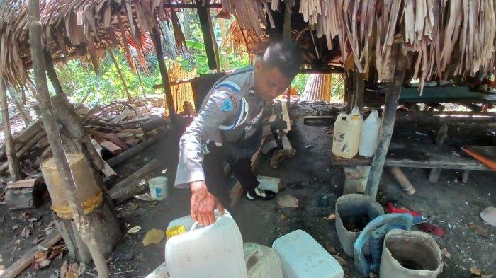MIRAS: Polsek Wasile Selatan bongkar satu pabrik cap tikus tradisional, Jumat (24/11/2023).
