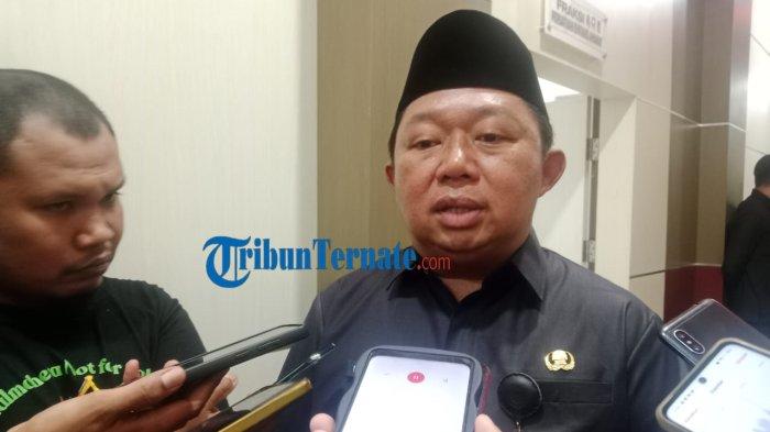 PROYEK: Sekkot Ternate, Maluku Utara Rizal Marsaoly saat diwawancarai sejumlah awak media, Selasa (20/5/2025)