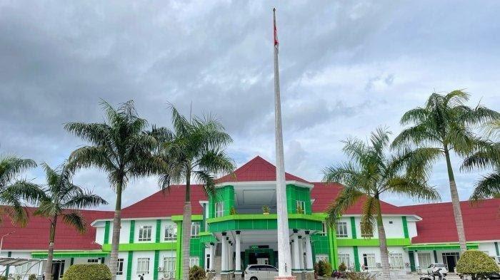 PENSIUN: Kantor Bupati Halmahera Selata, Maluku Utara. Di mana puluhan pegawai tercatat purna tugas atau pensiun di tahun 2025, termasuk di antaranta 3 pejabat eselon III 