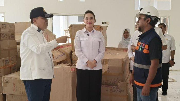 PROGRAM: Gubernur Maluku Utara Sherly Laos didampingi staff khusus bidang kesehatan, pendidikan dan sosial Brigjen TNI (Purn) dr Noch Mellisa menguji kesiapan sekolah rakyat di Sofifi beberapa waktu lalu