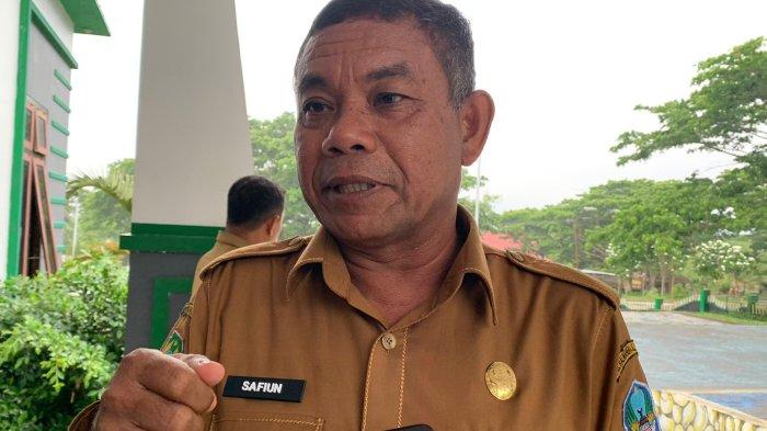SELEKSI: Sekda Halmahera Selatan, Maluku Utara Safiun Radjulan ketika memberi tanggapan honorer 20 tahun tak lulus seleksi PPPK, Selasa (14/1/2025)