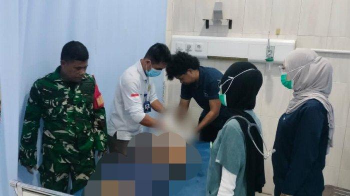 PENEMUAN MAYAT - Seorang pria paruh baya yang ditemukan dalam keadaan meninggal dunia di Pantai Falajawa, Ternate, Maluku Utara, Senin (21/4/2025). Keluarga membawa pulang jenazah korban tanpa diautopsi.