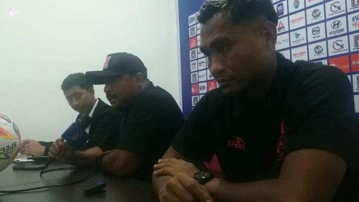 KOMPETISI: Sesi jumpa pers Malut United usai laga melawan Madura United pada laga pekan ke 18 Liga 1 2024-2025 di Stadion Gelora Kie Raha, Ternate, Jumat (10/1/2025)