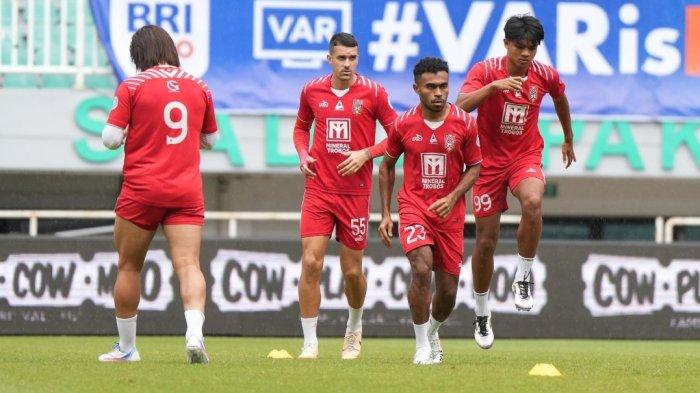 KOMPETISI: Sesi latihan terakhir Malut United jelang laga melawan Dewa United di Stadion Pakansari, Bogor, Jumat (25/4/2025)
