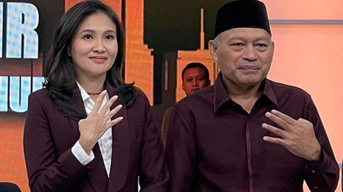 PILKADA: Paslon gubernur dan wakil gubernur Maluku Utara nomor urut 4, Sherly-Sarbin ketika mengangkat empat jari usai debat publik ketiga