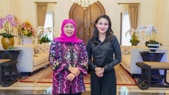 Calon Gubernur Maluku Utara, Sherly Tjoanda bersama Calon Gubernur Jawa Timur Khofifah Indar Parawansa di Surabaya, Rabu (11/12/2024)