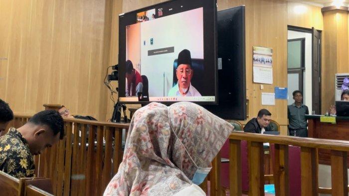 HUKUM: Suasana sidang lanjutan ke-8 perkara dugaan suap pengadaan dan perizinan proyek Pemprov Maluku Utara kembali di Pengadilan Negeri Ternate, Sabtu (20/4/2024)