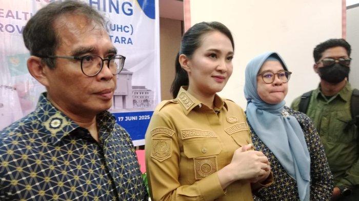 Gubernur Maluku Utara Sherly Laos didampingi Direksi BPJS Kesehatan, Ir. David Bangun dan Deputi Direksi Wilayah X BPJS Kesehatan,  Sofyeni, Selasa (17/6/2025).