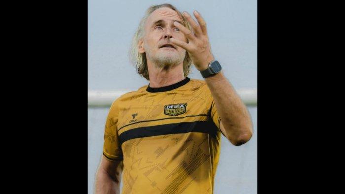 KOMPETISI: Pelatih Dewa United Jan Olde Riekerink