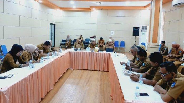 PEMKOT TERNATE - Suasana pembinaan Sistem Pemerintahan Berbasis Elektrolik (SPBE) di Kantor BPKAD Ternate, Maluku Utara, Senin (21/4/2025).