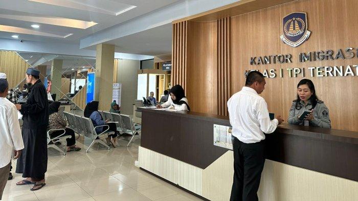 Suasana pelayanan di Kantor Imigrasi Kelas I TPI Ternate, Maluku Utara