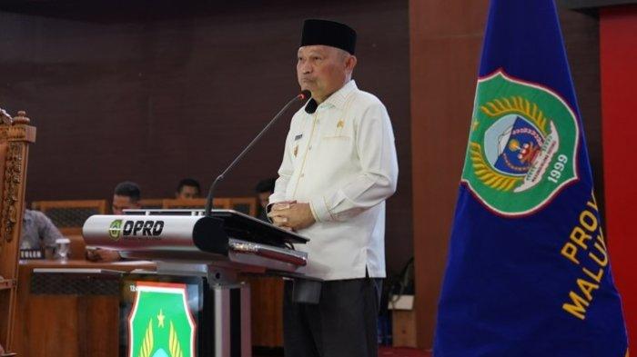 PENDAPAT: Wakil Gubernur Maluku Utara Sarbin Sehe saat menyampaikan jawaban atas pandangan fraksi-fraksi di DPRD terkini dengan laporan keuangan pertanggungjawaban tahun 2024.