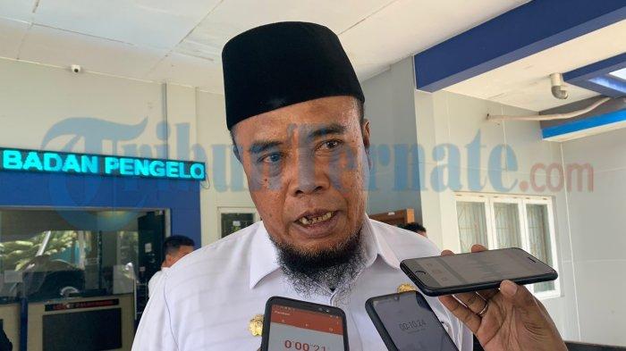 SIKAP: Plt Kepala Diskoperindag Halmahera Selatan, Soadri Ingratubun saat memberikan keterangan, Rabu (1/2/2023). Di mana ia mengatakan tindaklanjut dugaan penjualan minyak tanah di atas HET.