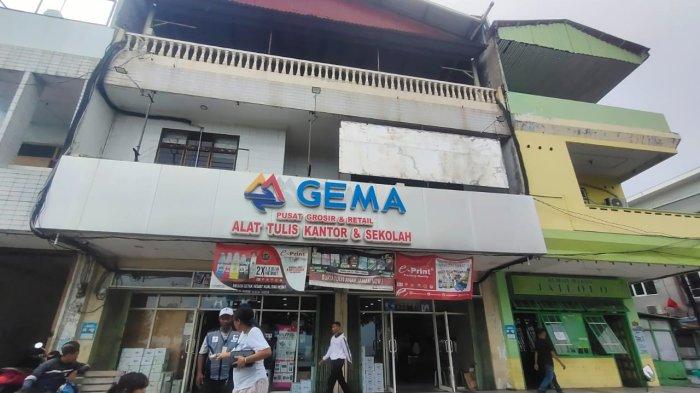 Toko Buku Gema berlokasi Jalan Pahlawan Revolusi, Muhajirin, Ternate Tengah