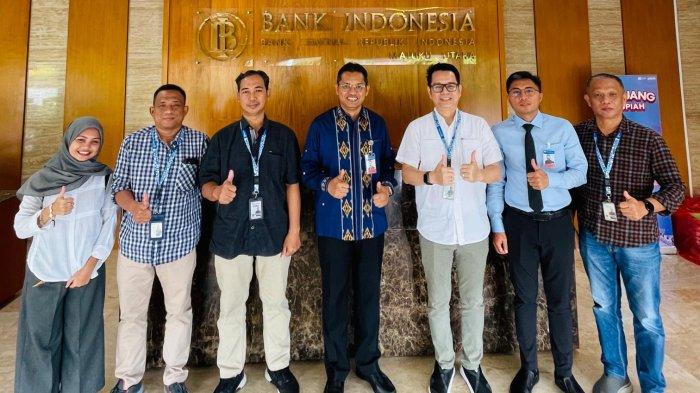 SILATURAHMI: Kepala Kantor Perwakilan Bank Indonesia Maluku Utara, Dwi Putra Indrawan menerima kunjungan tim TribunTernate.com di kantor perwakilan BI Maluku Utara, Senin (10/2/2025).