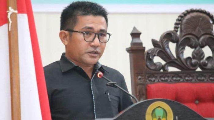 UTANG: Wakil Ketua Sementara DPRD Halmahera Selatan, Maluku Utara Safri Talib