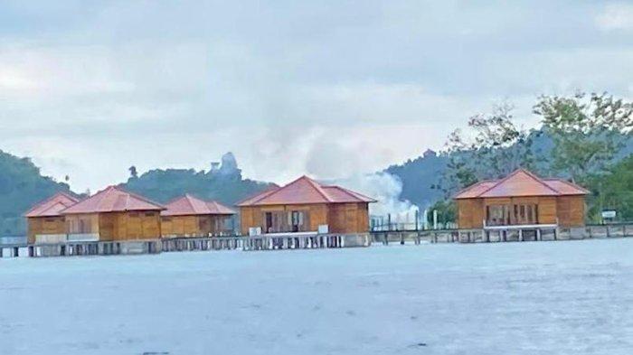 Vila terapung di Pulau Nusa Ra, Kabupaten Halmahera Selatan, Provinsi Maluku Utara.