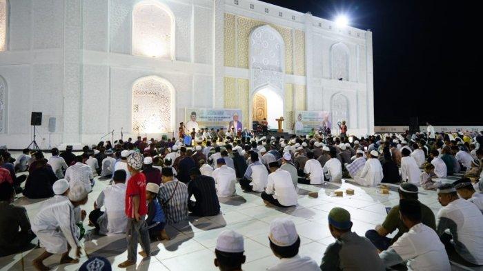 Ratusan warga muslim di Morotai ikut hadiri acara peringatan Isra Mi'raj yang dilaksanakan oleh Pemkab Pulau Morotai, Kamis (8/2/2024)