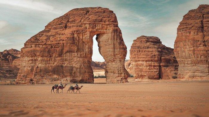 Al Ula adalah sebuah kota di Arab Saudi yang terletak 300 km di sebelah utara Madinah.