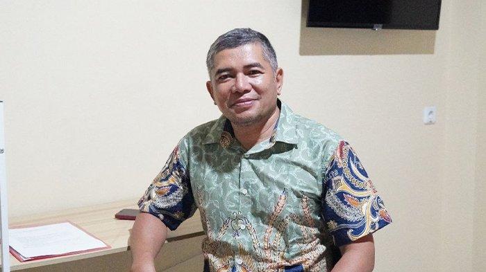 BPJS KESEHATAN - Budi Hindarto (53), salah satu peserta Program Jaminan Kesehatan Nasional (JKN) di Kota Ternate ketika di wawancarai oleh tim BPJS Kesehatan Cabang Ternate.