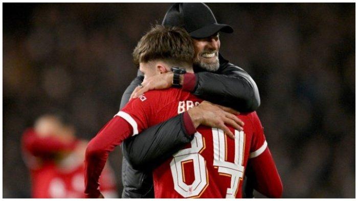Wonderkid Liverpool, Conor Bradley, dipeluk Jurgen Klopp
