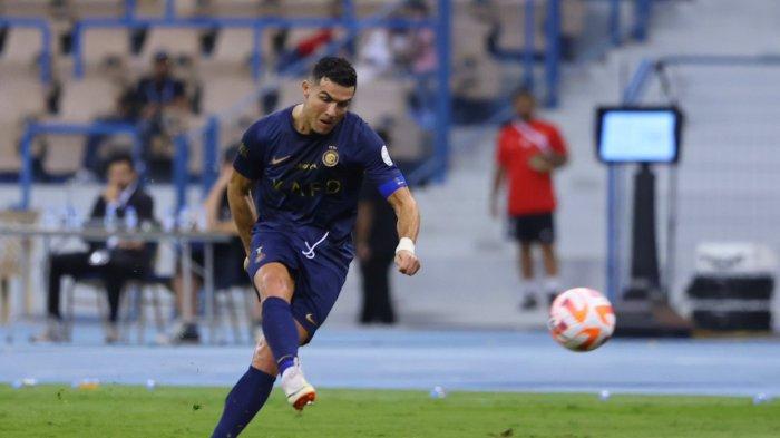 Cristiano Ronaldo saat Al Nassr mengalahkan Al Feiha dengan skor 3-1 dalam Matchday 11 Liga Pro Saudi 2023-2024 di Al Majma'ah Sports City Stadium, Sabtu (28/10/2023) malam waktu setempat.