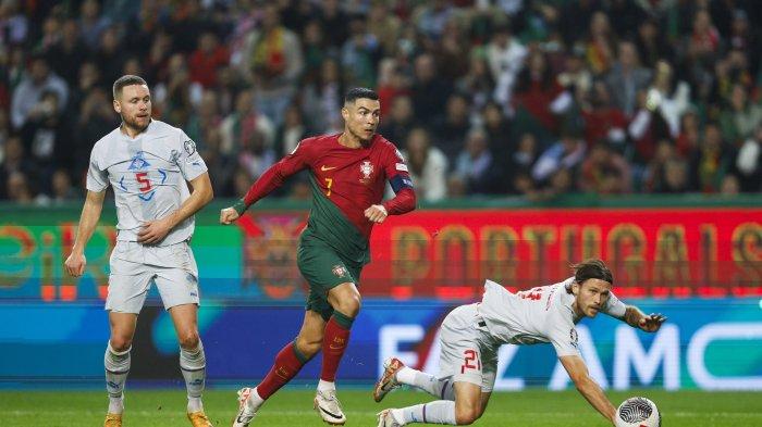 Cristiano Ronaldo dalam pertandingan Portugal vs Islandia, Matchday 10 Grup J Kualifikasi Euro 2024, Minggu (19/11/2023) malam waktu setempat. Laga Portugal vs Islandia kemungkinan besar akan menjadi penampilan terakhir Cristiano Ronaldo di kampanye kualifikasi Euro atau Piala Eropa.