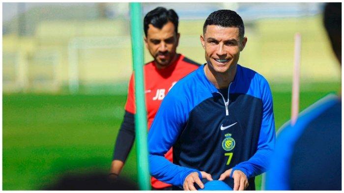 Cristiano Ronaldo dalam sesi latihan sebelum laga Al Nassr vs Al Riyadh di Al Awwal Park, dalam Matchday 16 Liga Pro Saudi, kick-off Jumat (8/12/2023) malam waktu setempat atau Sabtu (9/12/2023) pukul 01.00 WIB.