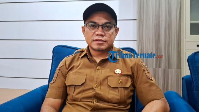LELANG PROYEK: Kepala Biro Pengadaan Barang dan Jasa (BPBJ) Maluku Utara Hairil Hi Hukum ketika bersedia diwawancarai Tribunternate.com dislea-sela kerjanya, Selasa (22/7/2025)
