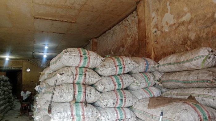 HARGA REMPAH - Kopra di Toko UD. Andhika Kelurahan Gamalama, Ternate Tengah, Senin (23/6/2025).