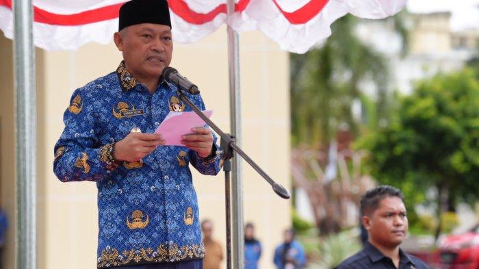 AGENDA - Wagub Malut Sarbin Sehe bertindak sebagai inspektur upacara dalam peringatan hari lahir Pancasila, Senin (2/6/2025).