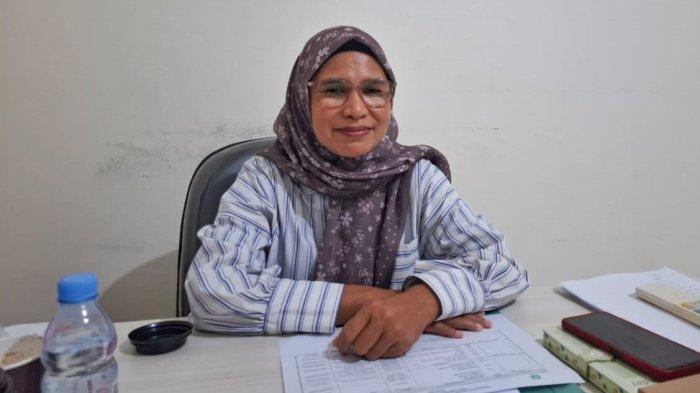 MOMEN: Kabag Kesra Setda Pemkab Pulau Morotai, Haiba Usman, dimana ia mengatakan karena adanya efisiensi anggaran tahun 2025, maka Pemda Morotai hanya mampu menyiapkan 24 hewan kurban, pada hari raya idul adha tahun 2025, Selasa (20/5/2025)/Fizri Nurdin.