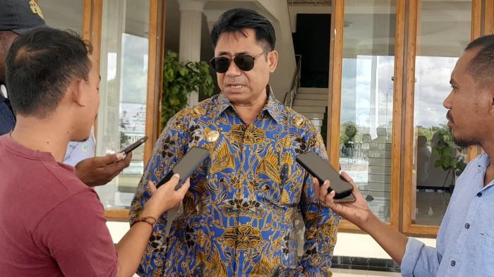 INFRASTRUKTUR: Bupati Halmahera Timur, Maluku Utara saat dikonfirmasi sejumlah awak media, Minggu (27/8/2025)