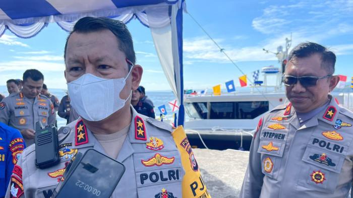 NARKOBA - Kapolda Maluku Utara Irjen Pol Waris Agono didampingi Wakapolda Maluku Utara Brigjen Pol Stephen M Napiun, saat diwawancara terkait keterlibatan anggota polisi dalam peredaran narkoba, Kamis (24/7/2025).