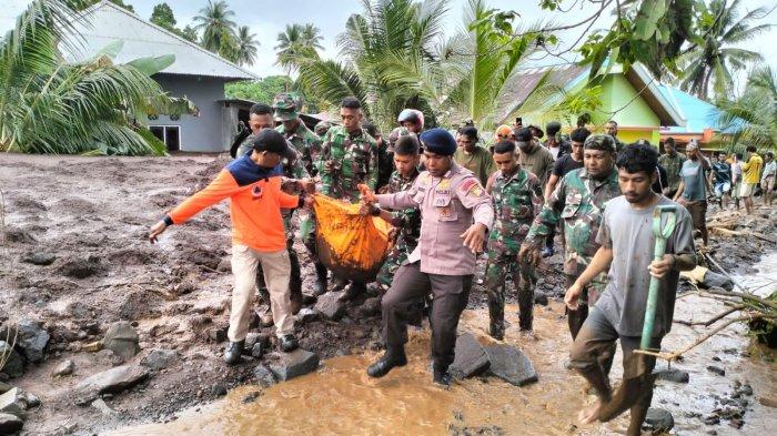 Korban meninggal dunia akibat tertimbun banjir bandang Kelurahan Rua, Kota Ternate, Maluku Utara kembali ditemukan pada Senin (26/8/2024).