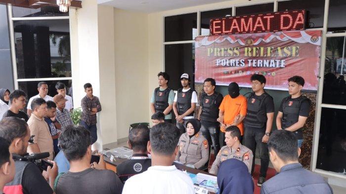 PENCURIAN - Oknum Lurah terduga pelaku pencurian handphone, Rabu (23/4/2025).