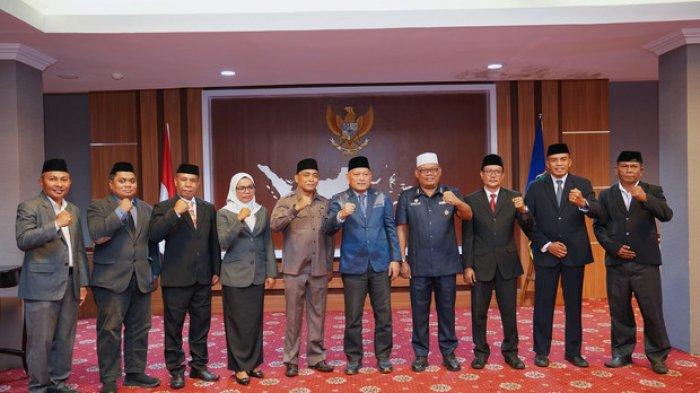 PELANTIKAN - Usai dilantik 7 pejabat struktural foto bersama dengan Wagub Malut Sarbin Sehe dan Sekprov Samsuddin A Kadir, Rabu (2/7/2025)