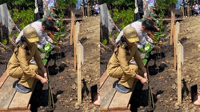 Gubernur Maluku Utara Sherly Laos ikut lakukan penanaman sejuta mangrove di Halmahera Tengah, Selasa (22/7/2025)