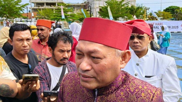 PENDIDIKAN - Wakil Gubernur Maluku Utara, Sarbin Sehe, saat diwawancarai terkait program pendidikan gratis, Jumat (2/5/2025).