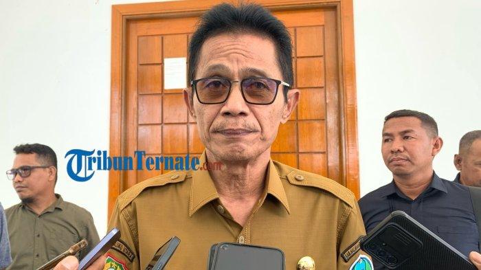 SENGKETA: Wakil Bupati Halmahera Selatan, Maluku Utara Helmi Umar Muchsin ketika menjelaskan soal penyelesaian tapal batas desa, Senin (28/4/2025).