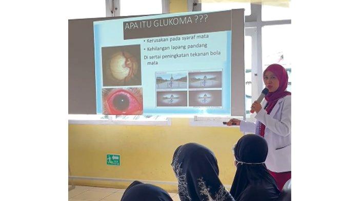 PENYULUHAN KESEHATAN - Suasana saat Narasumber memberikan materi di penyuluhan kesehatan glaukoma, di lantai 2 ruang tunggu poliklink mata, Kelurahan Tanah Tinggi Barat, Kecamatan Ternate Selatan, Kota Ternate, Maluku Utara, Rabu (20/2/2025) tangkapan layar pada Instagram @promkes.chasanboesoirie.