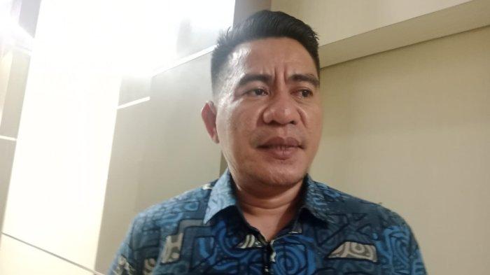 PEMBANGUNAN - Ketua DPRD Kota Ternate Rusdi A Im. Ia meminta Pemkot Ternate segera memperbaiki infrastruktur yang rusak akibat banjir, Kamis (10/4/2025).