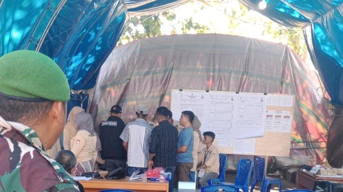 PSU - Perhitungan Suara PSU di TPS 02 Desa Wayo, Kecamatan Taliabu Barat, Pulau Taliabu, Maluku Utara, Sabtu (5/4/2025).
