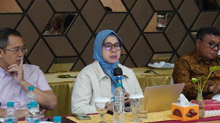 BPJS KESEHATAN - Deputi Direksi BPJS Kesehatan Wilayah X Sofyeni, Ketua TKMKB Eko Sudarmo dan Kepala Dinas Kesehatan Maluku Utara Muhammad Isa Tauda dalam pertemuan Tim Monitoring dan Evaluasi KBK, Senin (21/4/2025).