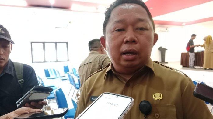 PIUTANG - Sekda Ternate Rizal Marsaoly menjelaskan total piutang, Kamis (24/7/2025).