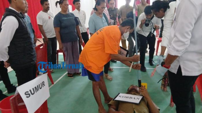 HUKUM: Suasana rekonstruksi kasus pembunuhan di Desa Bakun, Kecamatan Loloda, Halmahera Barat, Maluku Utara, Senin (21/7/2025)