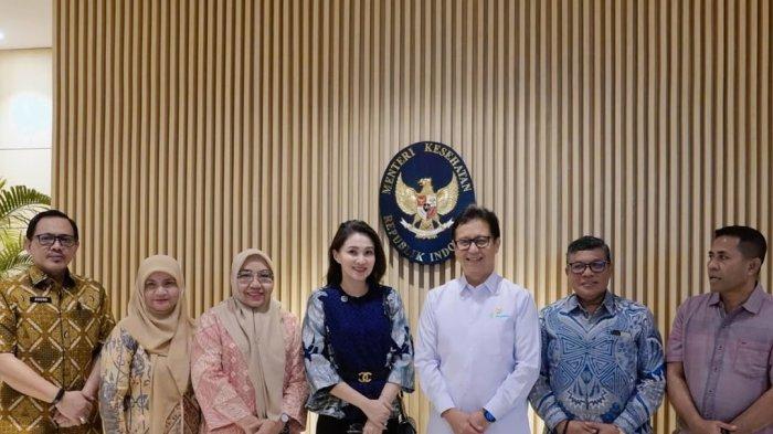 Gubernur Maluku Utara Sherly Laos Berkunjung ke Halmahera Utara: Pantau Harga dan Serap Aspirasi War