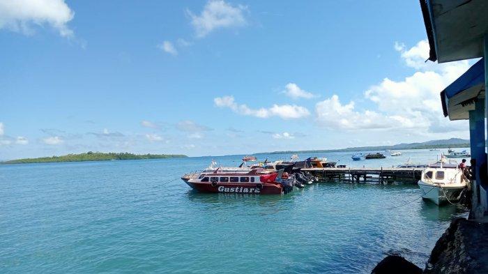 Pelabuhan speedboat Daruba di Kabupaten Pulau Morotai, Maluku Utara. Traveler bisa menuju lokasi wisata di Morotai lewat pelabuhan ini dengan jadwal dan harga yang telah ditentukan.